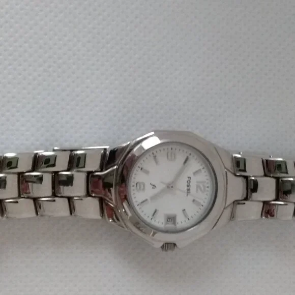 Ladies fossil watch - Picture 5 of 5
